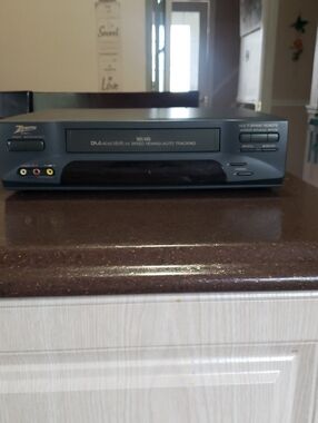 ZENITH VR4235HF VHS VCR Hifi Stereo 4 Head, - NO Remote! Working condition.